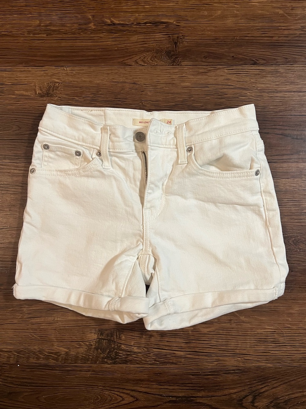 Levi’s White Mid-Length Jeans Shorts Size 24